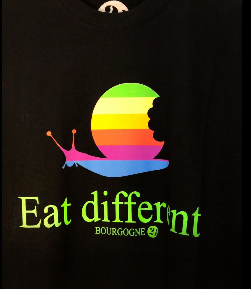 Tee-Shirt Eat Different  S