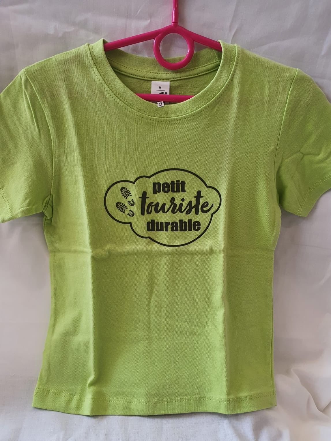 Tee-shirt enfant “Petit touriste durable” vert – 10 ans