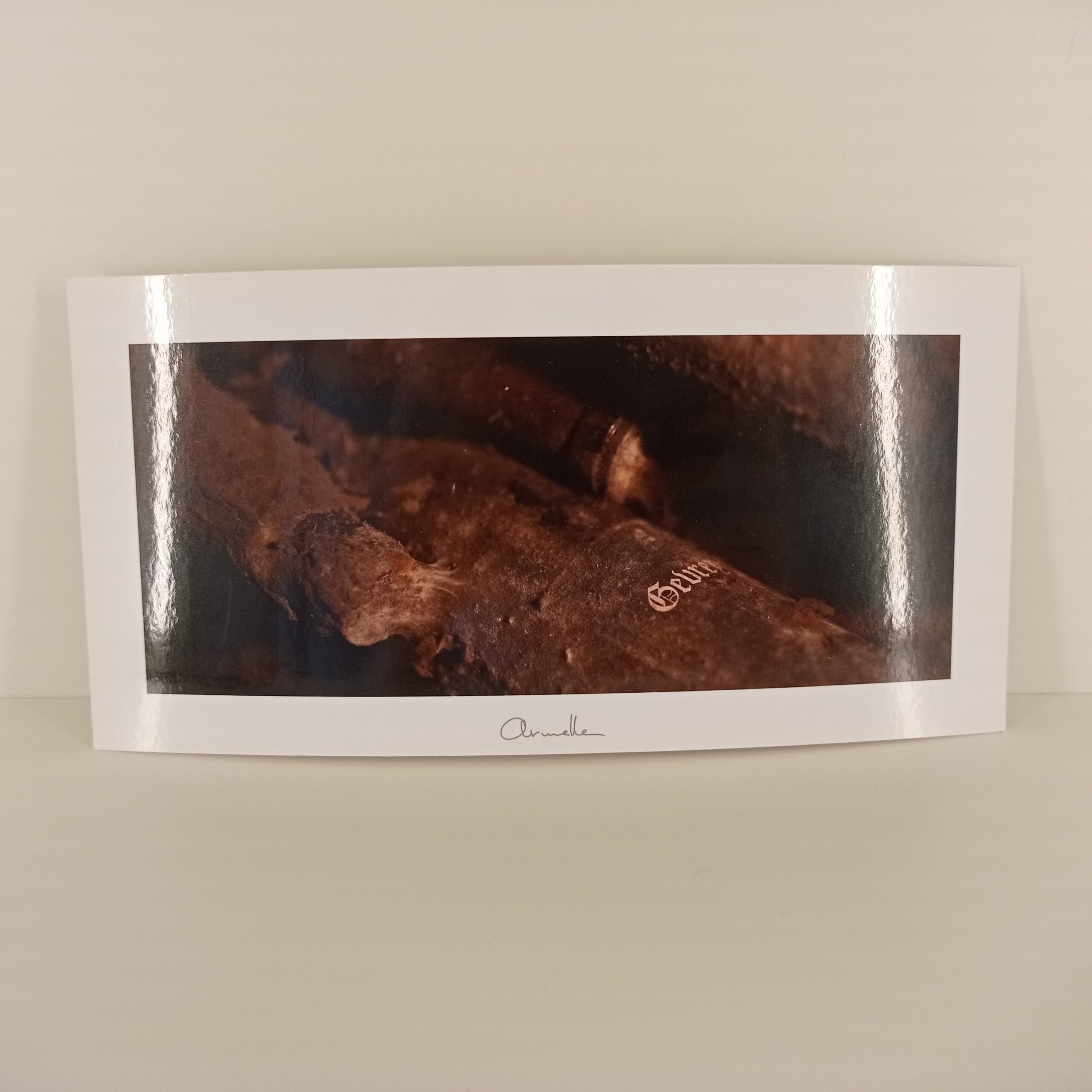 Carte postale Armelle – Bouteille en cave Gevrey